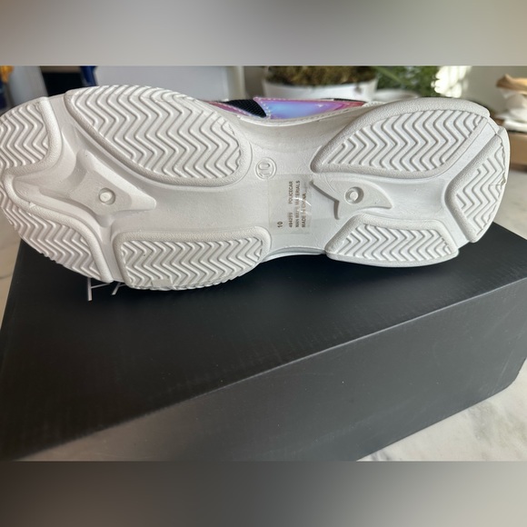❗️SOLD❗️NIB, CHUNKY HOLOGRAPHIC SNEAKERS - Picture 9 of 11